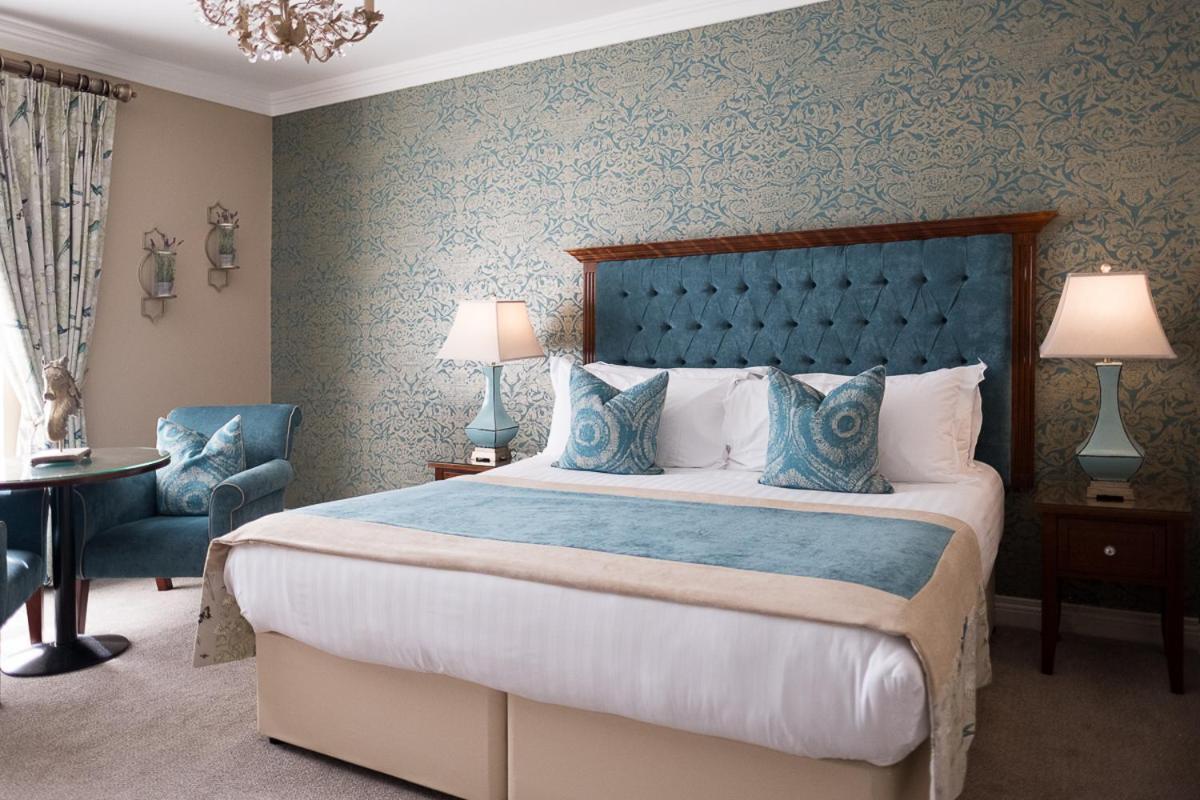 Clanard Court Hotel อาไธ ภายนอก รูปภาพ