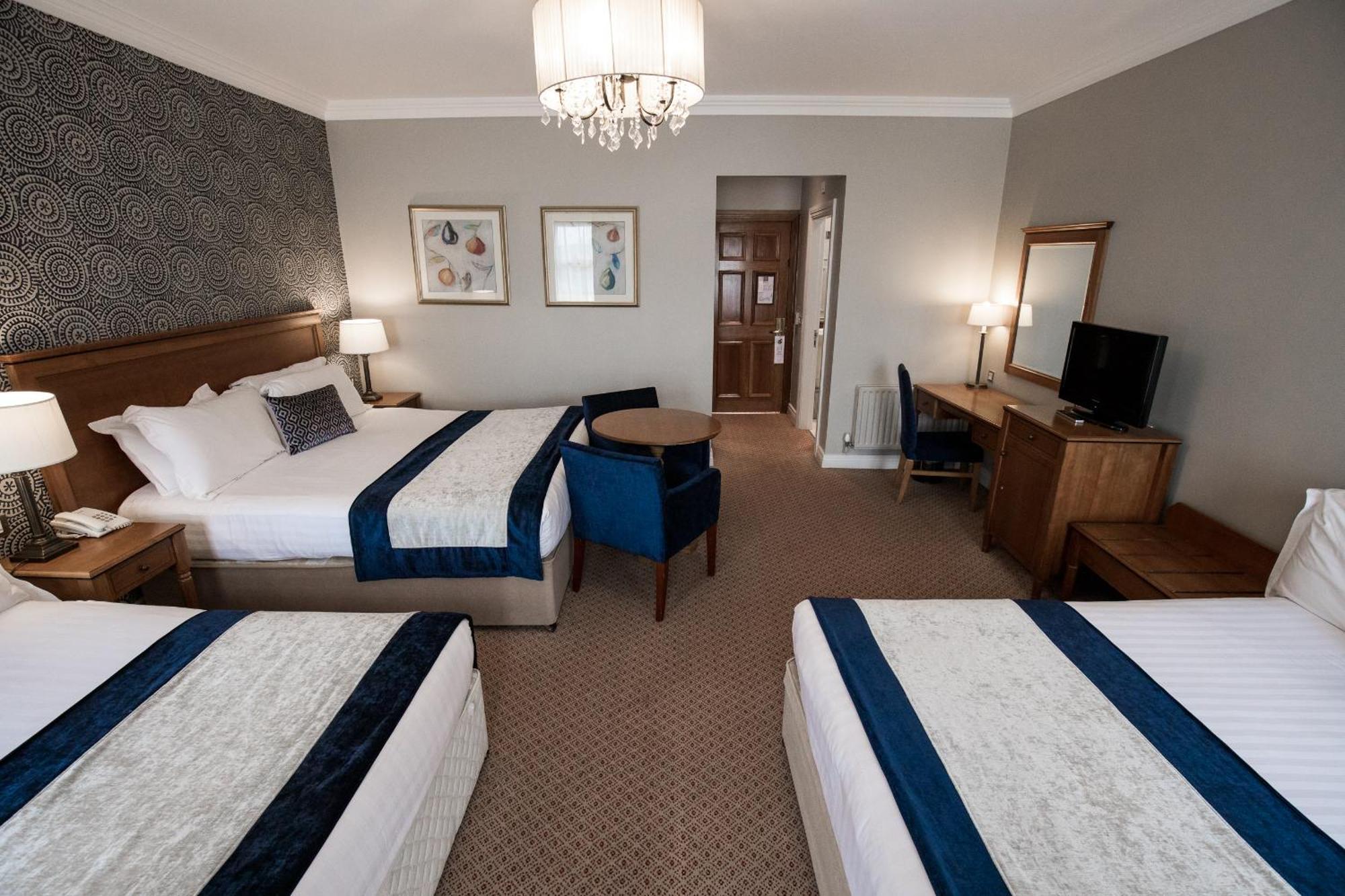 Clanard Court Hotel อาไธ ภายนอก รูปภาพ